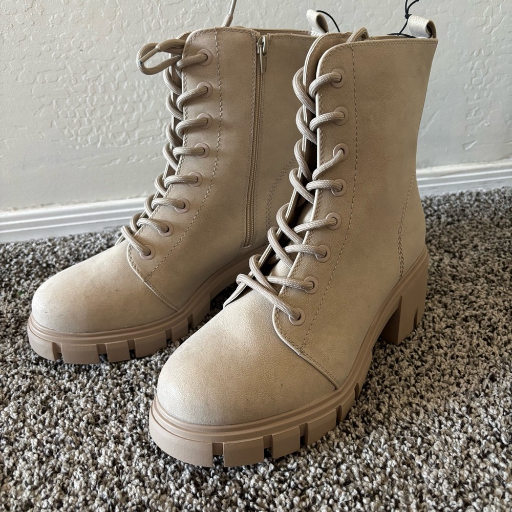 Maurices Women's Lace-Up Combat Boots – Taupe Chunky Lug Sole – Size 10 – NWT